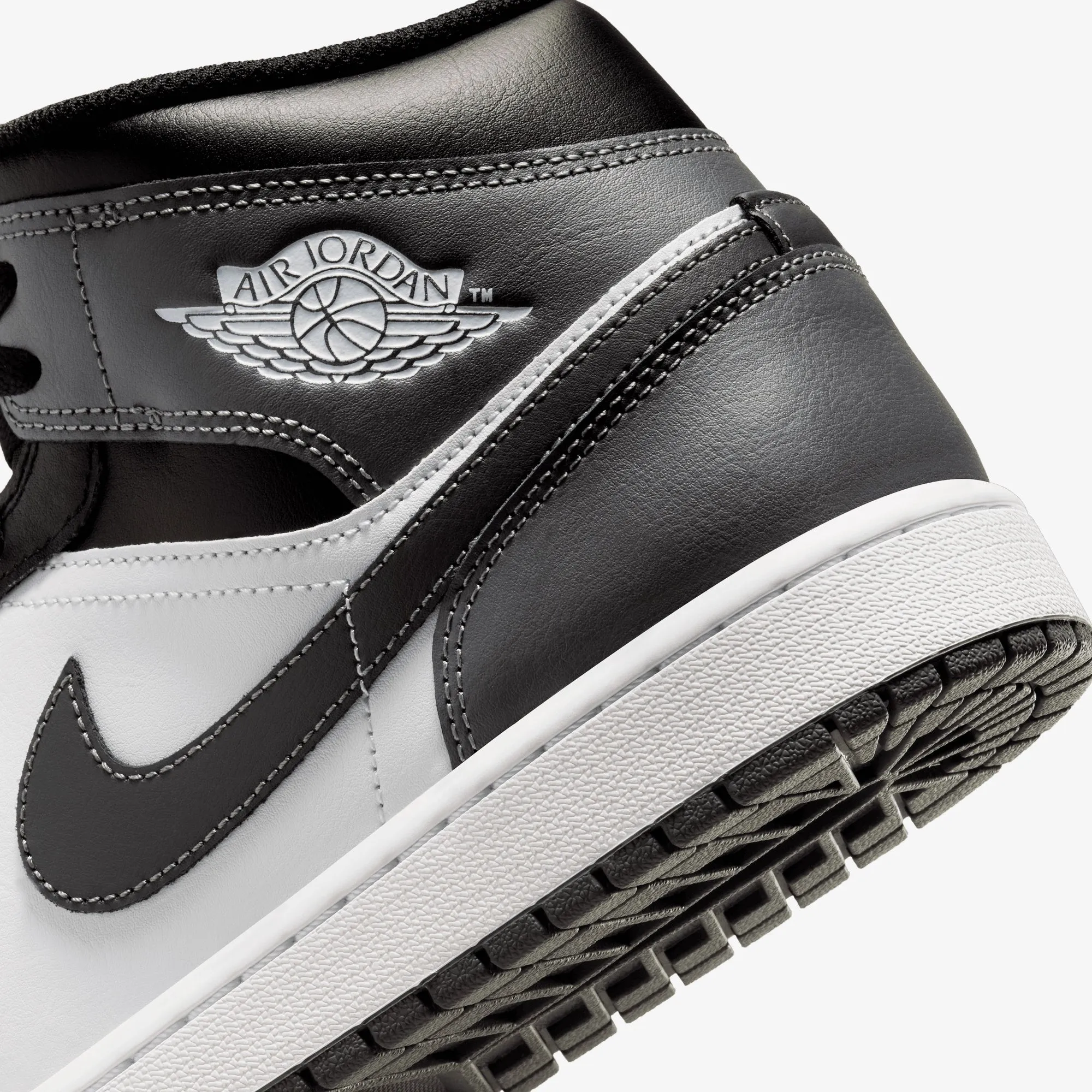 JORDAN | AIR JORDAN 1 MID { BLACK/IRON GREY-WHITE