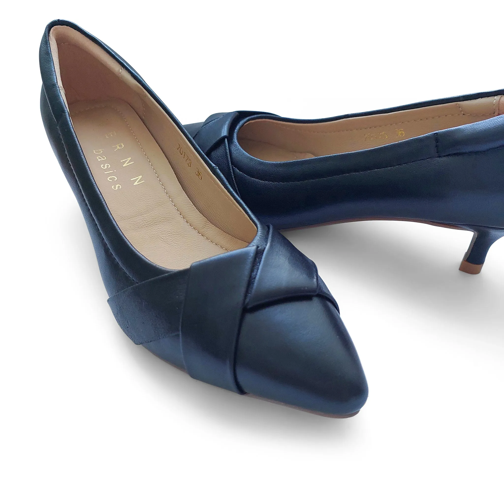 Marquis Signature lambskin pumps