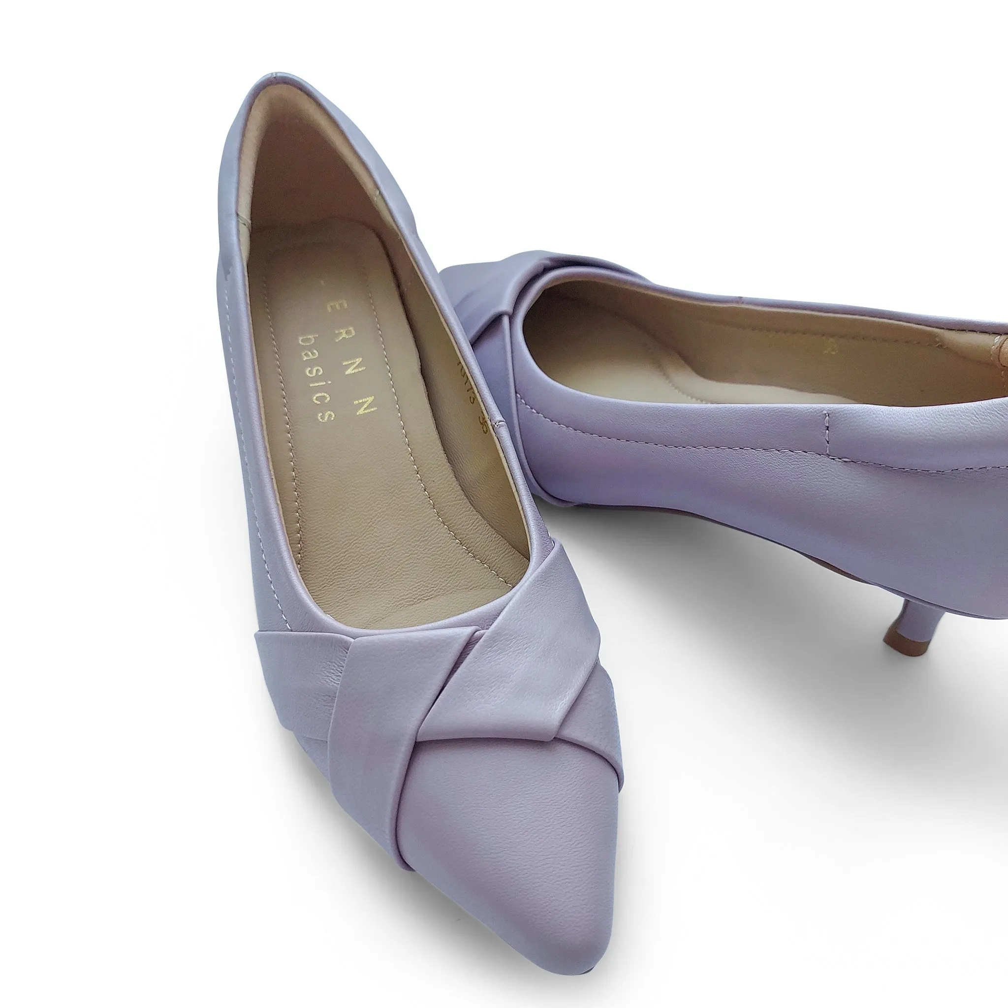 Marquis Signature lambskin pumps